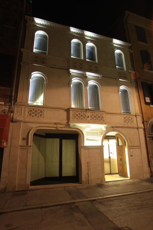 Borgoleoni 18 - Room And Breakfast フェラーラ エクステリア 写真