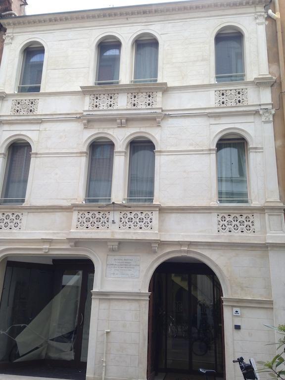 Borgoleoni 18 - Room And Breakfast フェラーラ エクステリア 写真