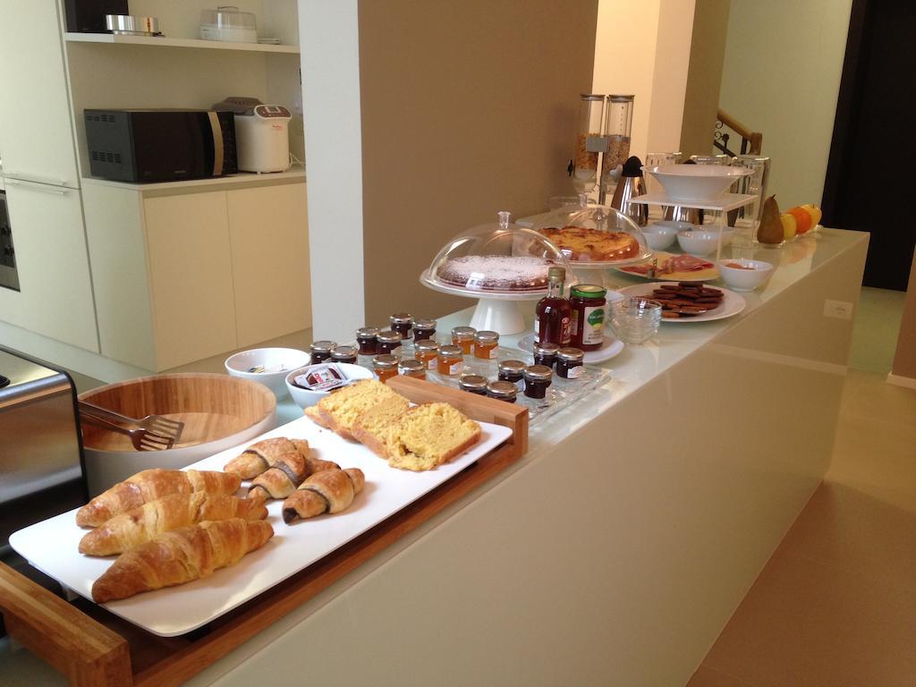 Borgoleoni 18 - Room And Breakfast フェラーラ エクステリア 写真